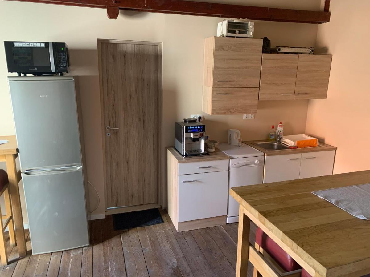 Majus 1 Vendeghaz- Se Hotel Se Екстериор снимка