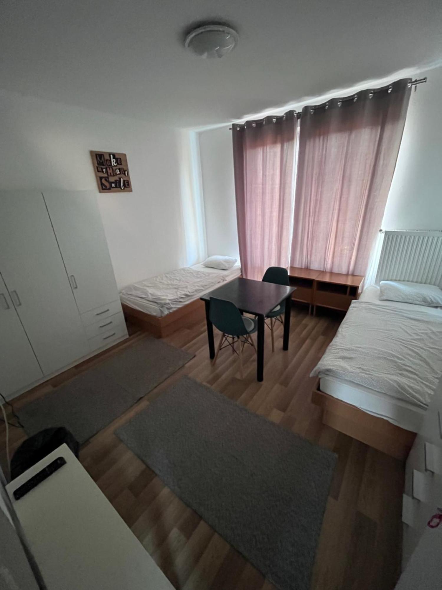 Majus 1 Vendeghaz- Se Hotel Se Екстериор снимка