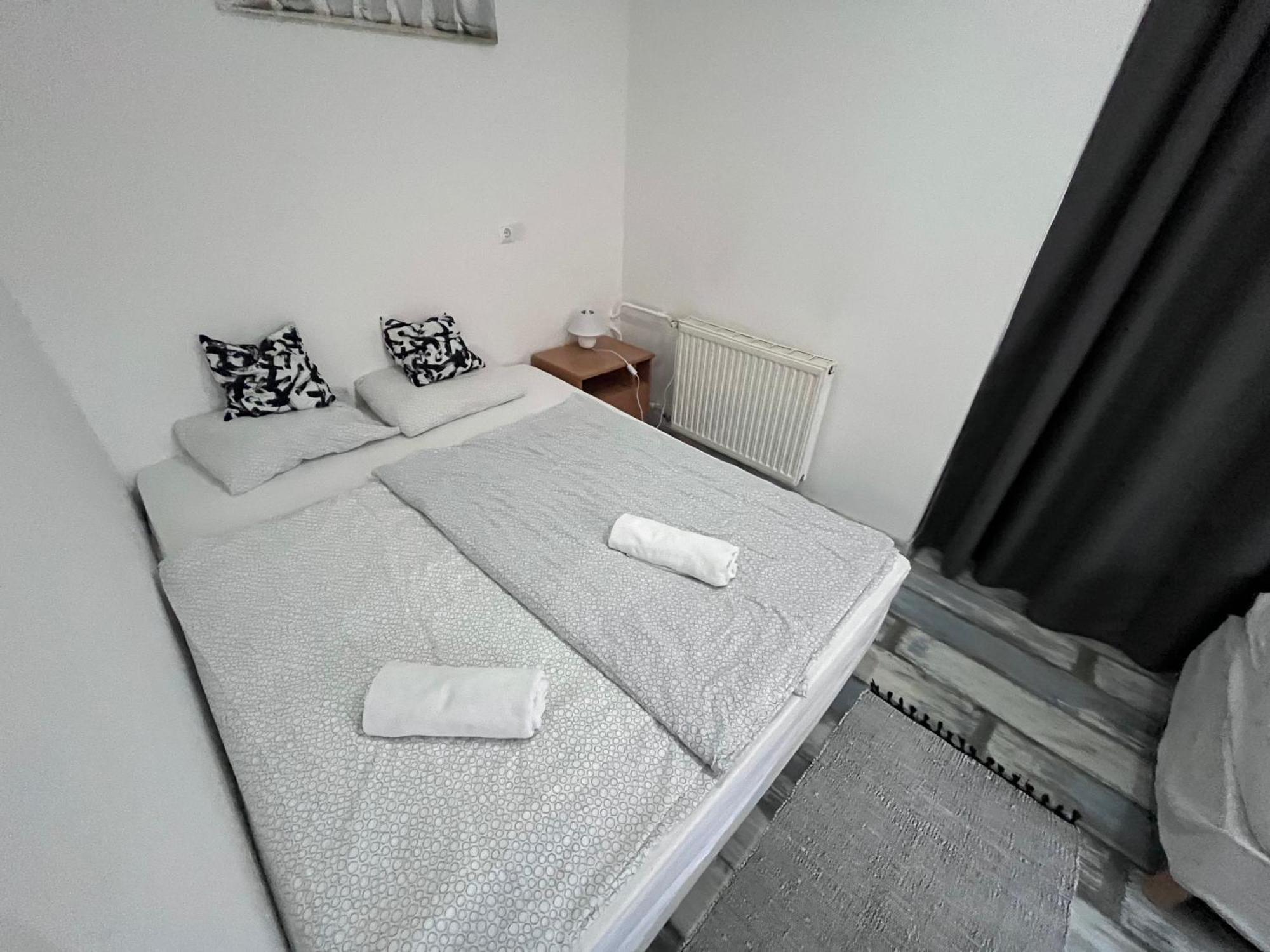 Majus 1 Vendeghaz- Se Hotel Se Екстериор снимка
