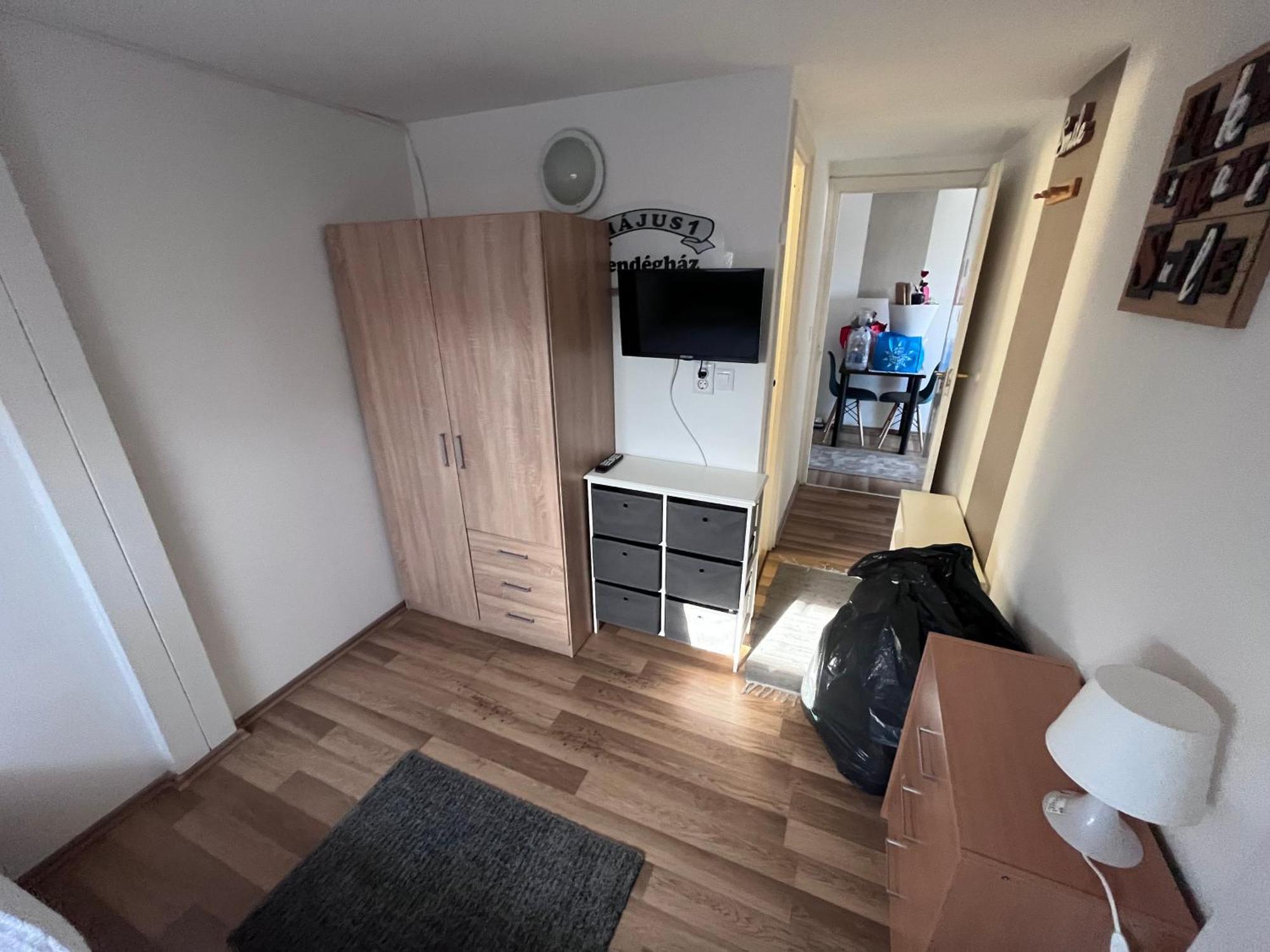 Majus 1 Vendeghaz- Se Hotel Se Екстериор снимка