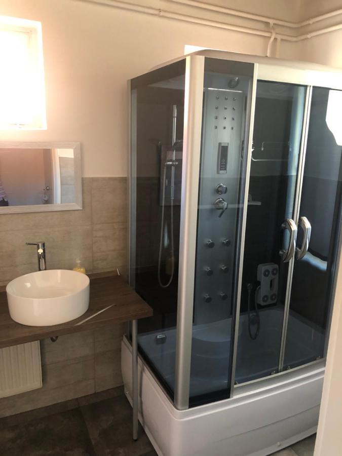 Majus 1 Vendeghaz- Se Hotel Se Екстериор снимка