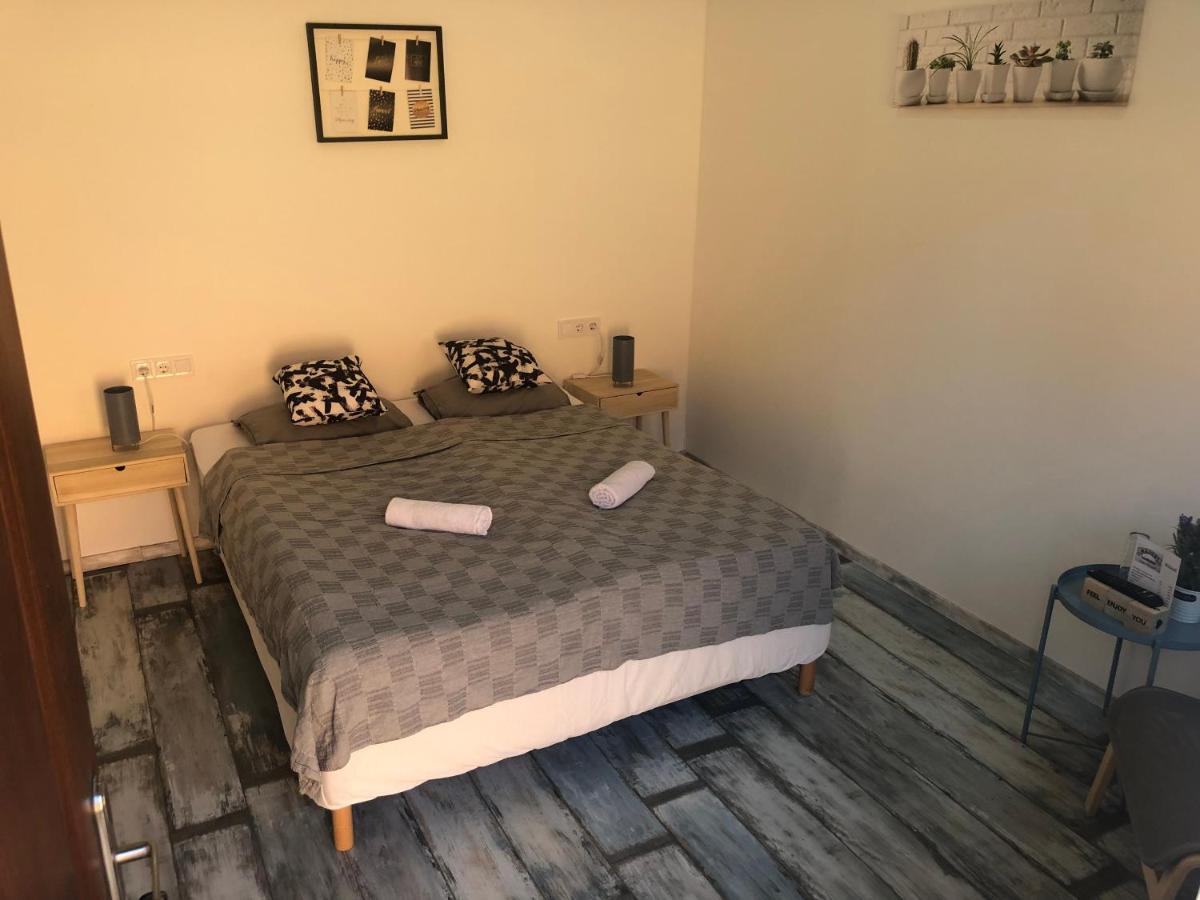 Majus 1 Vendeghaz- Se Hotel Se Екстериор снимка